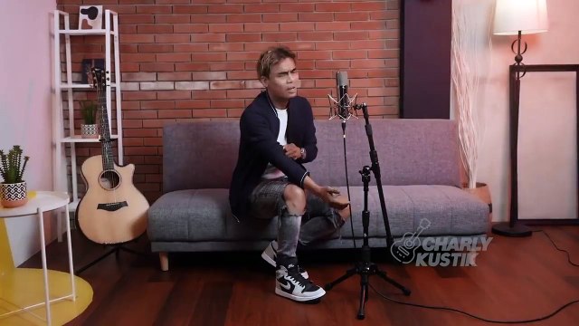 Charly Van Houten - Cinta Tak Harus Memiliki ( ST12 ) - (Official Acoustic Cover 28)