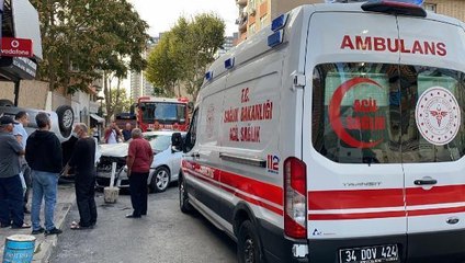 KADIKÖY'DE TAKLA ATAN OTOMOBİLDEKİ ANNE İLE KIZI YARALANDI