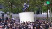 Hommage à Johnny Hallyday: les images de la statue installée devant Bercy