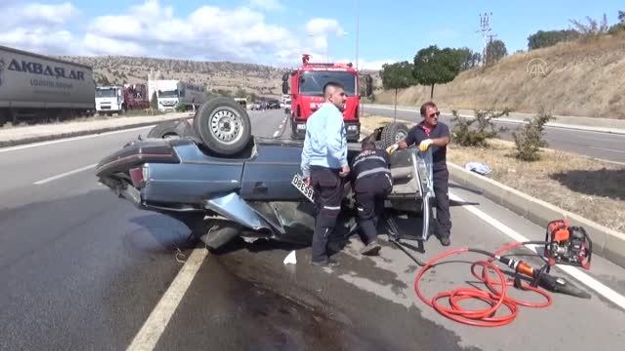 Devrilen otomobilin sürücüsü yara almadan kurtuldu