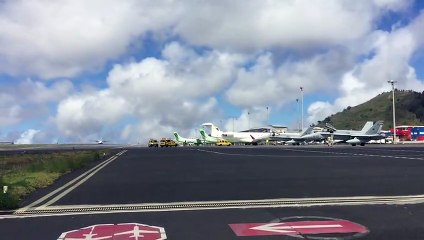 Dos aviones F-18 sorprenden sobrevolando Tenerife