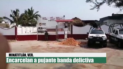 ENCHAROLAN a TRÍO DE ASALTANTES en Minatitlán, Veracruz