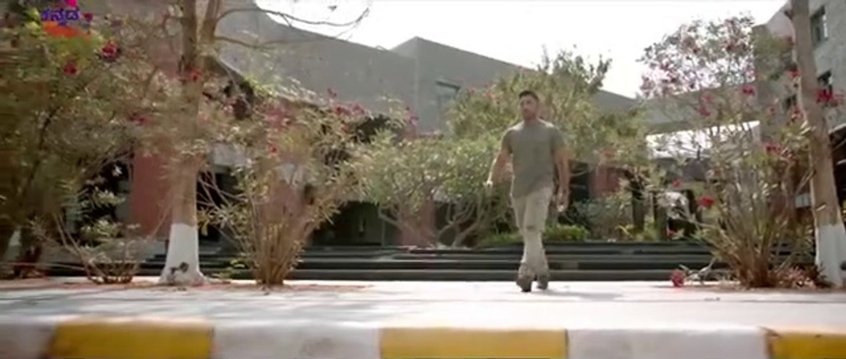 Allu Arjun Best Fighting scene surya the soldire movie | allu arjun south movies | allu arjun fught scene(360p)