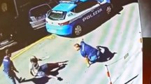 Genova - Tenta di colpire poliziotto con una pietra perché 