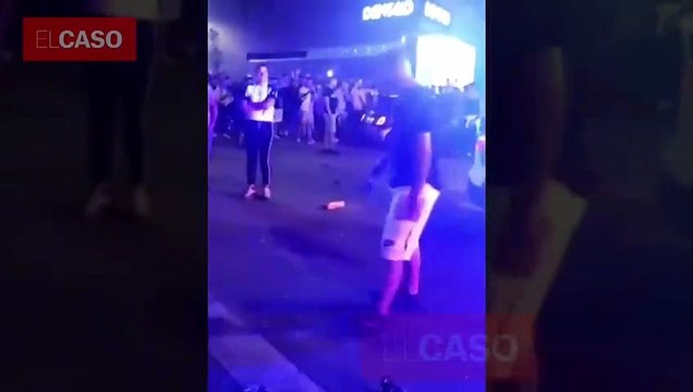 Una multitud ataca a los mossos en Llinars del Vallès