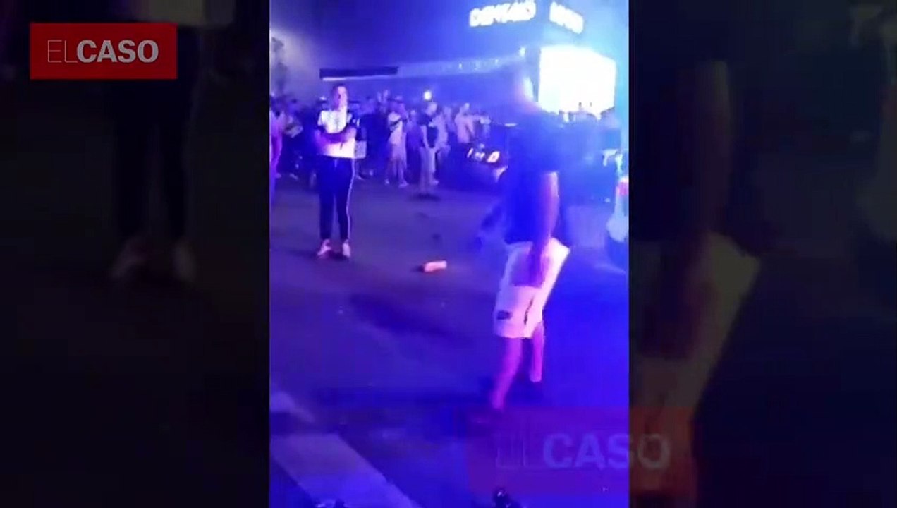 Una multitud ataca a los mossos en Llinars del Vallès