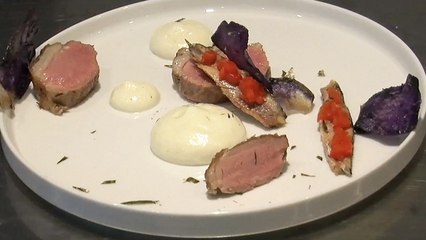 Agneau noir, poivrons grillés aux anchois et écume d&#039;ail rose