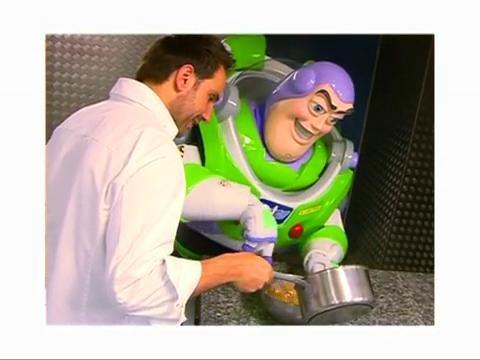 Christophe Michalak crée un éclair pour Disneyland Paris