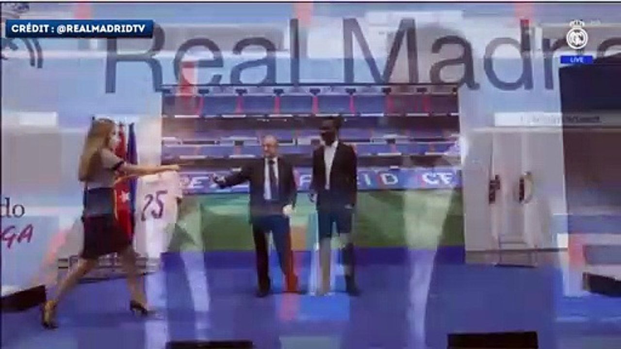 Eduardo Camavinga présente son  nouveau maillot