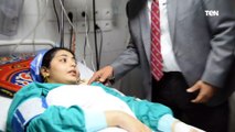 رئيس جامعة أسيوط يزور الطالبة منة الله هشام حسن إثر تعرضها لحادث دهس بأسيوط