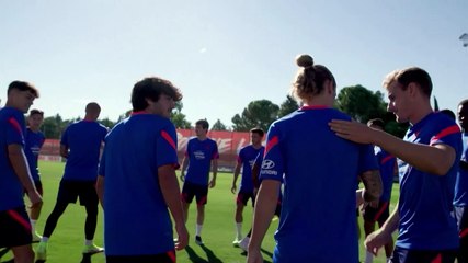 Griezmann meets teammates on Atletico return