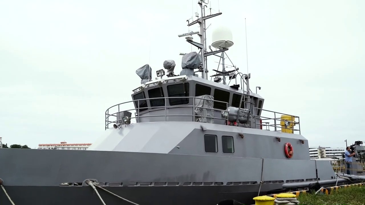 U.S. Marines and Sailors • Support Vessels Hull Inspection  •  Okinawa, Japan