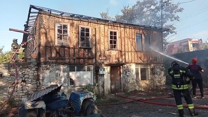 Son dakika haber: Yangın çıkan ev kullanılamaz hale geldi