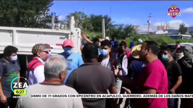 Normalistas de Ayotzinapa bloquean la Autopista del Sol en Chilpancingo