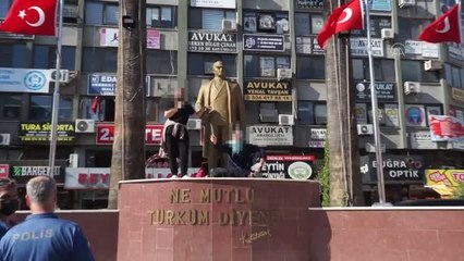 BALIKESİR - Oğlundan şiddet gördüklerini iddia eden kadın, geliniyle yetkililerden yardım istedi