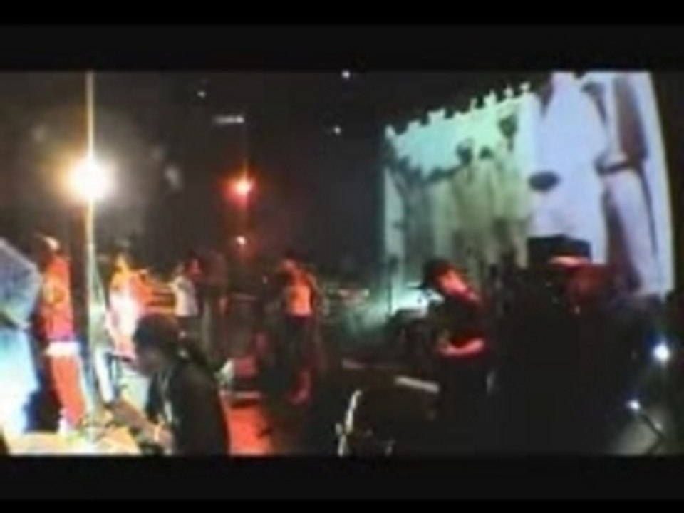 DJ AWADI and TATA POUND au bataclan 2007 MODIBO KEÏTA