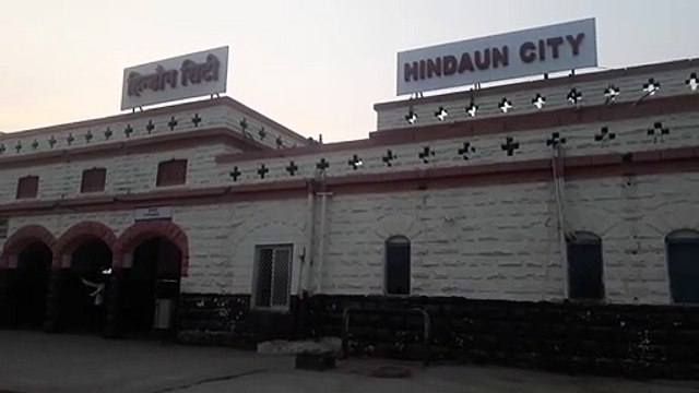 घर पहुंचने से पहले राह में आ गई मौत... ट्रेन से प्लेटफार्म पर गिर महिला की मौत