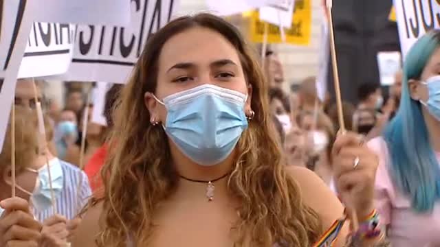 Cientos de personas se concentran en Madrid contra la homofobia