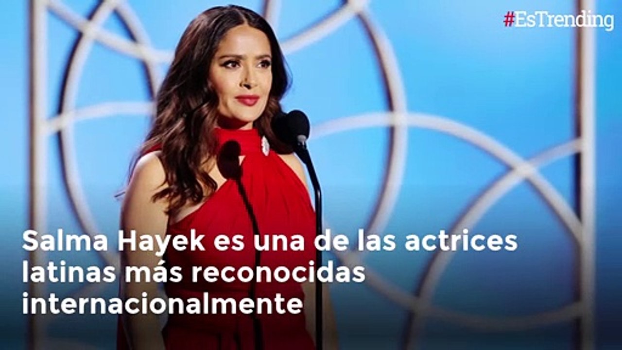 A sus 55 años, Salma Hayek deslumbró al lucir su figura  en traje de baño