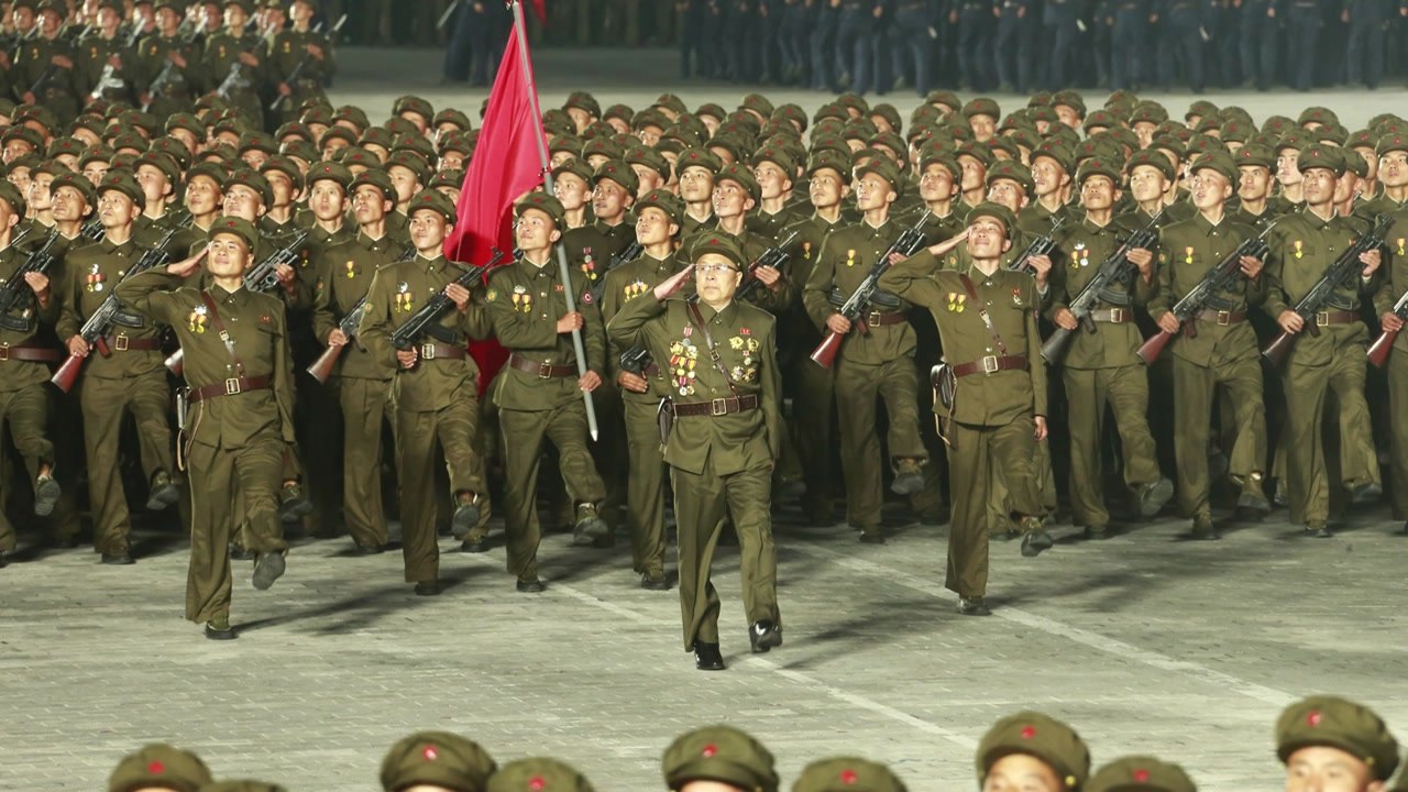 "北 열병식 병력 규모·행사 길이 축소...내부 결속용" / YTN
