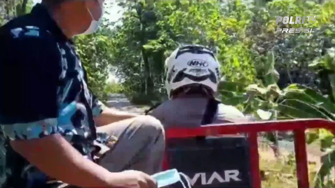 Bripka Zaenal Ngarifin Bhabinkamtibmas Polres Grobogan Salurkan Baksos ke Warga