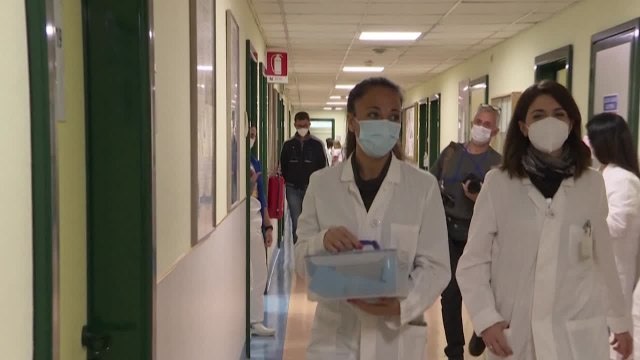 Terza dose a immunodepressi, poi anziani e sanitari