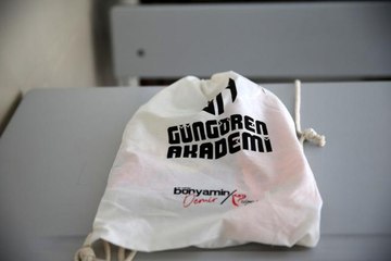 Güngören Belediyesi'nden öğrencilerin yüzünü güldüren kırtasiye paketi