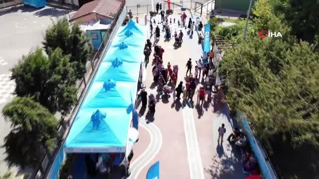 Pendik'te Çocuk Oyunları Sokağı'nda buluşan miniklerin satranç rekabeti