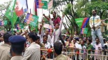 BJP submits memorandum to Governor against lathi charge