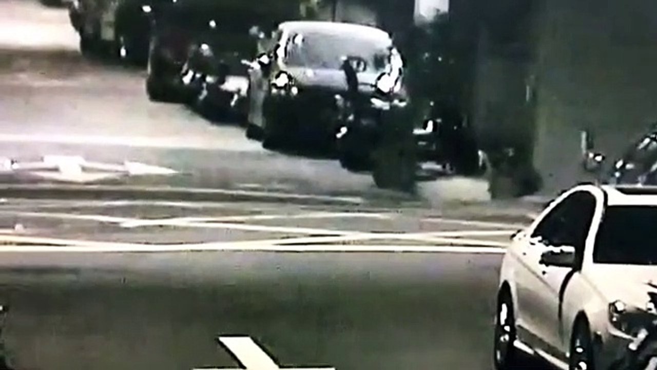 吸毒鴛鴦馬路口角 北市警持齊眉棍結束鬧劇