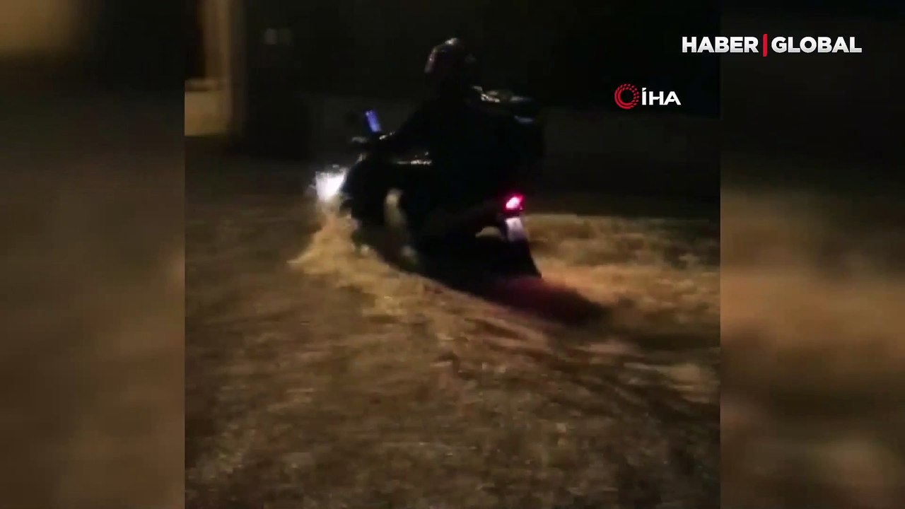 İki saat içinde iki aylık yağmur yağdı, şehir su bastı