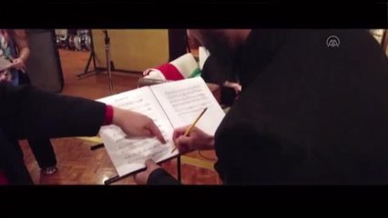 Meksikalı genç müzisyenler Orhan Gencebay'ın "Berhudar Ol" şarkısını İspanyolca seslendirdi