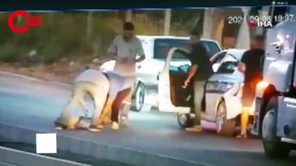 Otomobiliyle çarptığı köpeği ölüme terk edip kaçtı