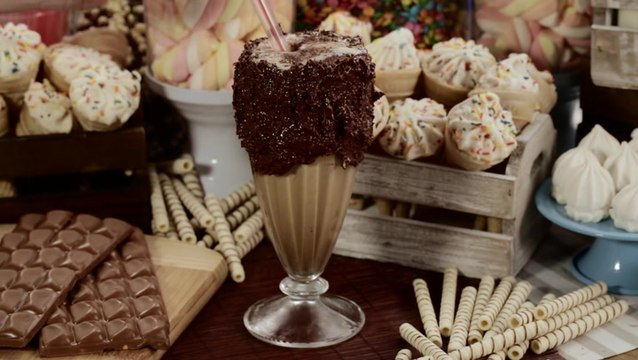 Milkshake crocante — Receitas Tudogostoso