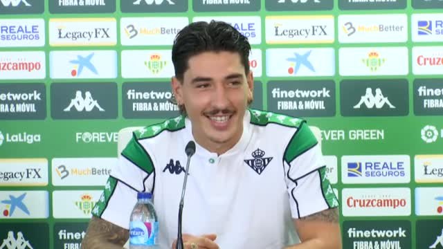 Héctor Bellerín: Mi padre me obligaba a llevar la camiseta del Betis