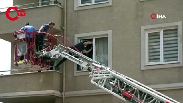 Eşini bıçakla rehin aldı...Bursa’da film sahnelerini aratmayan rehine operasyonu