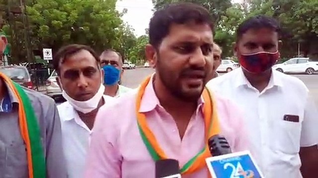 भाजपा युवा मोर्चा ने प्रदर्शन कर जिला कलेक्टर को सौंपा ज्ञापन