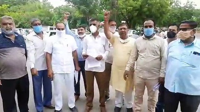 भारतीय मजदूर संघ के सदस्यों ने नारेबाजी कर किया प्रदर्शन