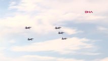 İZMİR İzmir' in düşman işgalinden kurtuluş törenlerinde Türk Pilotları nefes kesti