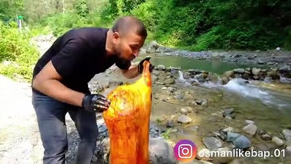 Il fait cuire un agneau dans un baril et se rate completement