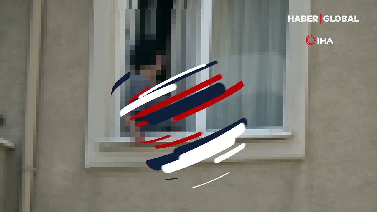 Bursa'da bıçakla eşini rehin alan saldırgan şahıs polislerin müdahalesiyle etkisiz hale getirildi
