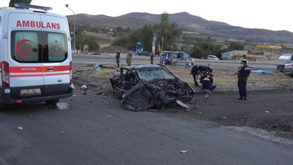 Kırıkkale'de feci kaza, iki otomobil çarpıştı: 6 ölü