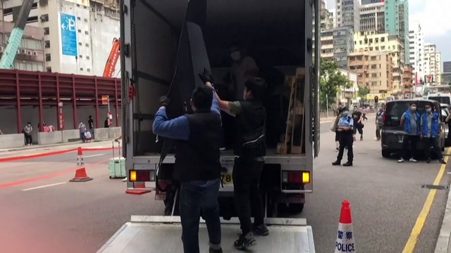 Гонконг: полиция вывезла экспонаты