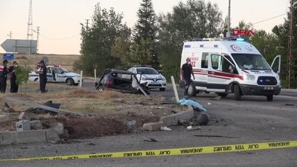 KIRIKKALE'DE İKİ OTOMOBİL ÇARPIŞTI: 5 ÖLÜ, 1 YARALI