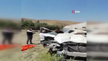 Van'da Irak plakalı otomobil kaza yaptı: 2 ölü, 1 yaralı