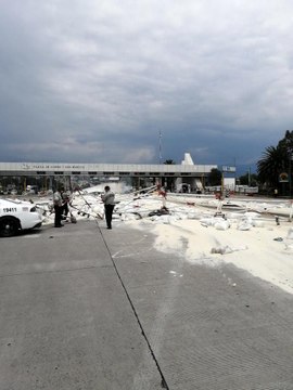 Son dakika haberleri: Meksika'da freni patlayan tır otoyol gişelerine çarptı: 3 ölü, 7 yaralı
