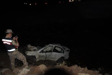 Son dakika: Araç köprüden aşağı düştü: 2 ölü, 1 yaralı