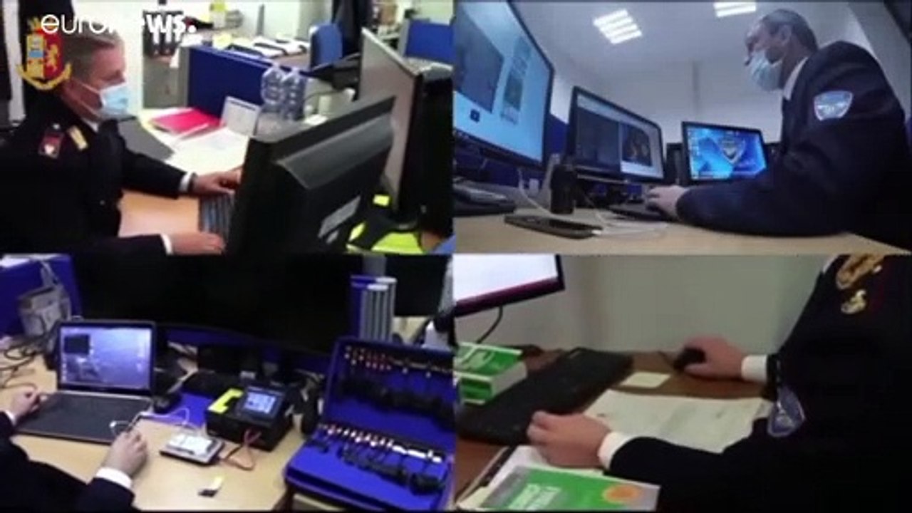 Waffenfund bei Razzien gegen Impfgegner in Italien