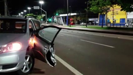 Tải video: Porta de Toyota Fielder é atingida por caminhão na Avenida Barão do Rio Branco