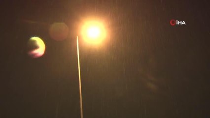 Sabah saatlerinde etkili olmaya başlayan yağmur trafik yoğunluğu oluşturdu